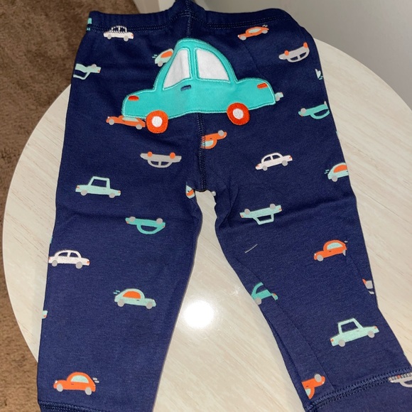 CARTERS 
Baby Three Piece Boys 9M Set NWT
 Two Onsies and Pants - Picture 2 of 4